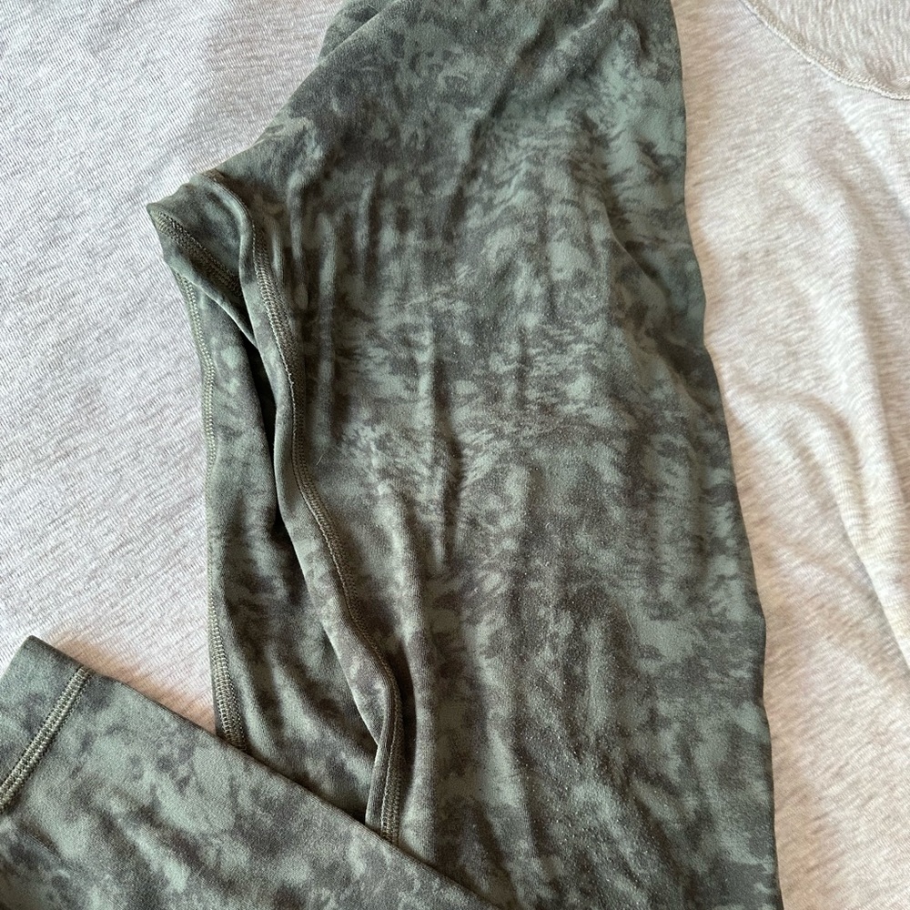 Lulu align crop. 24”. Size 4. Camo on camo green